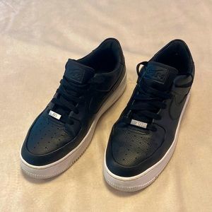 EUC NIKE AIR FORCE 1 Sage Low W:10.5/EU:42.5